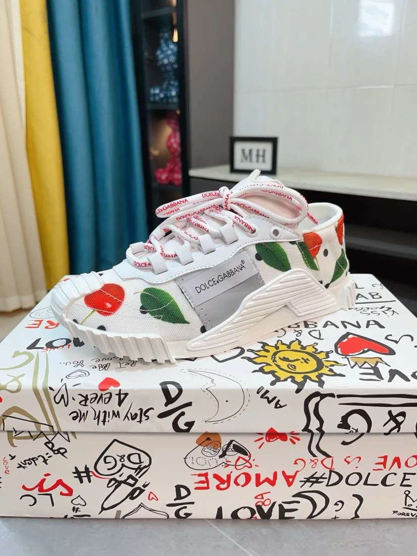 Men's men's shoes💰440🌹🌹New Dolce & Gabbana/DG heavy industry series, new casual fashion shoes👟Simple and elegant style, fashionable and exclusive👑Fashionable and generous. Original breathable cotton + hand-painted craftsmanship, comfortable breathable lining. Exquisite luxury, super A level! Compared with the genuine product at the counter, the version is no worse at all💕Size: 35-46